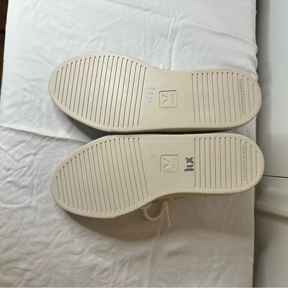 NWOT Veja V-10 CWL Sneakers White Platine Gold Silver Leather Lace Up Chrome 5 - Picture 9 of 10